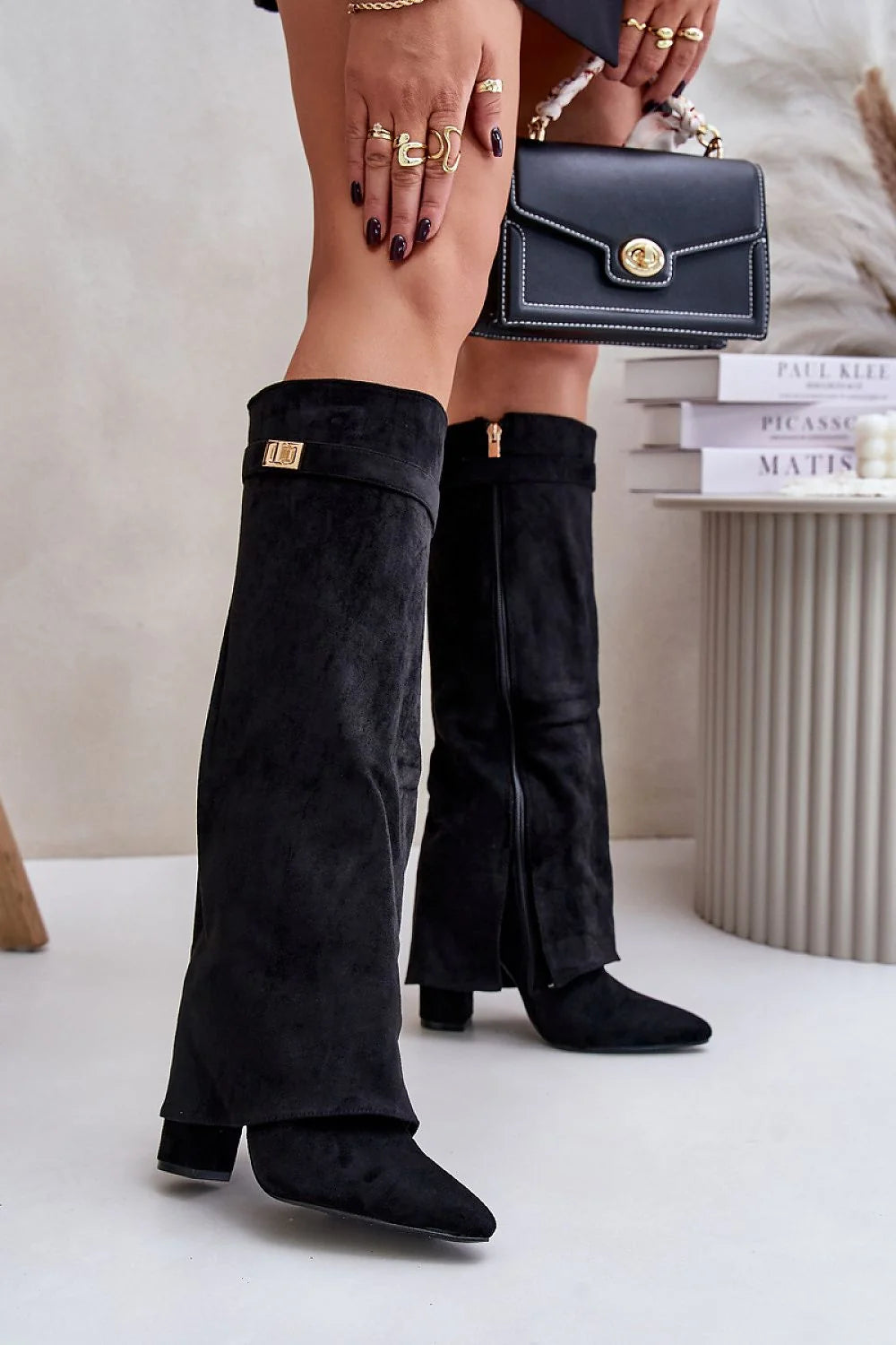 bottes hautes talons aiguille daim écologique noires bout pointu talon carré tige 40cm maintien confortable boucle dorée zip latéral femmes