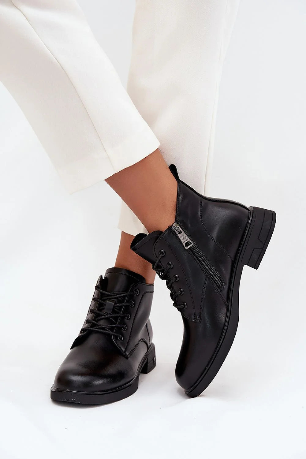 bottines femme Vinceza cuir naturel noir bout rond lacets fermeture éclair latérale œillets métalliques semelle gomme talon carré