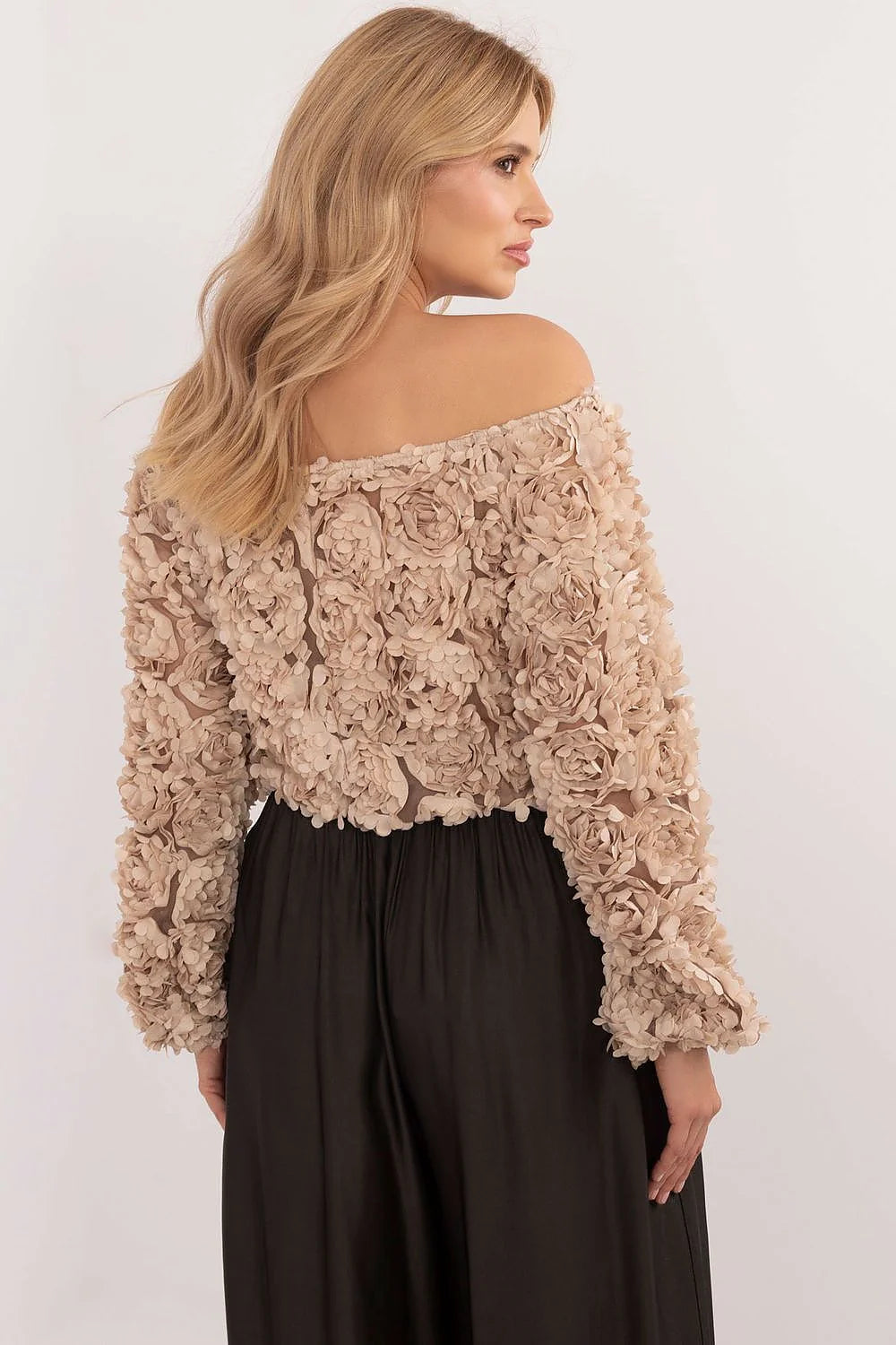 chemisier court élégant soirée festif chic texturé raffiné subtil polyester extensible élasthanne féminin décolleté espagnol épaules manches longues ajusté
