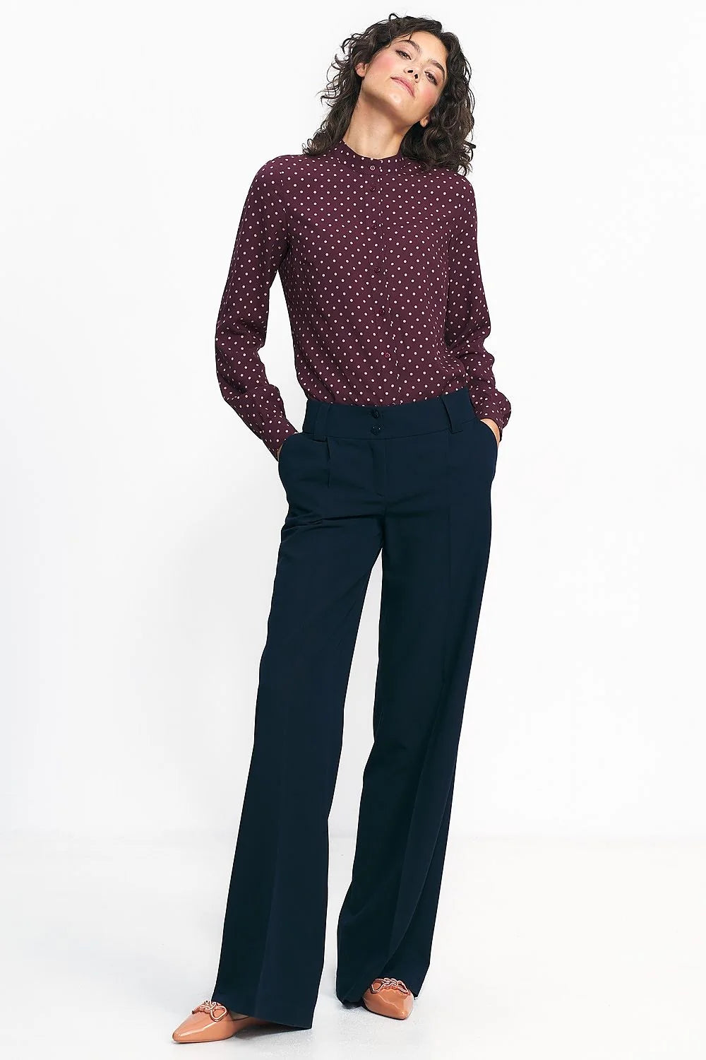 chemise femme manches longues col montant mao pois bordeaux rose pâle viscose fluide légère coupe ajustée poignets boutonnés professionnelle élégante