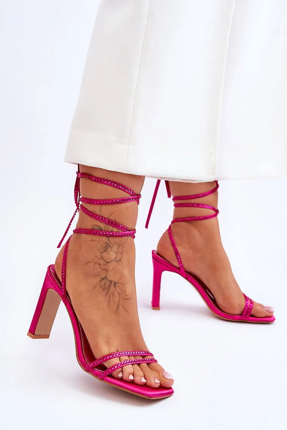 Sandales à lacets strass fuchsia cuir écologique confort talon carré style sophistiqué femme occasion spéciale été tendance 2023