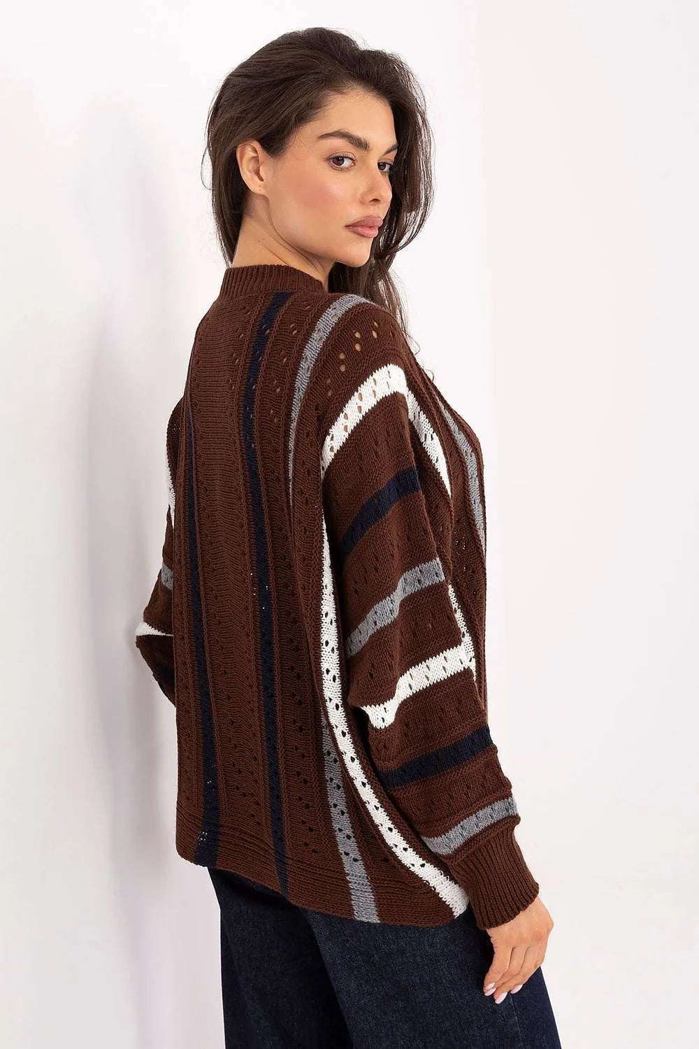 pull oversize femme col rond maille ajourée coupe boxy manches bouffantes bordscotes marron chocolat rayures verticales horizontales tricot chaleureux