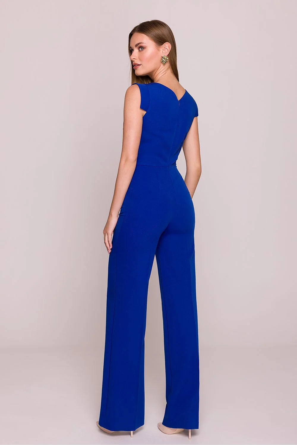 Combinaison moderne pour femme sans manches bleu cobalt coupe ajustée en V épaules structurées jambes évasées occasions élégantes