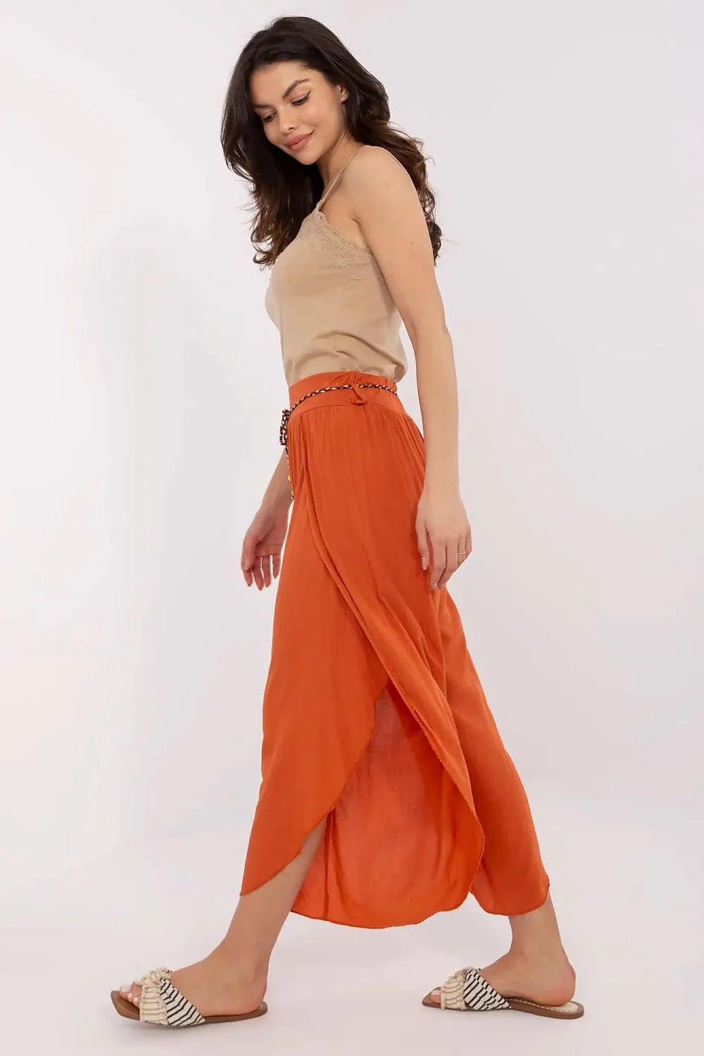 Pantalon femme Och Bella high-waisted large legs slit tie belt beige top summer casual outfit