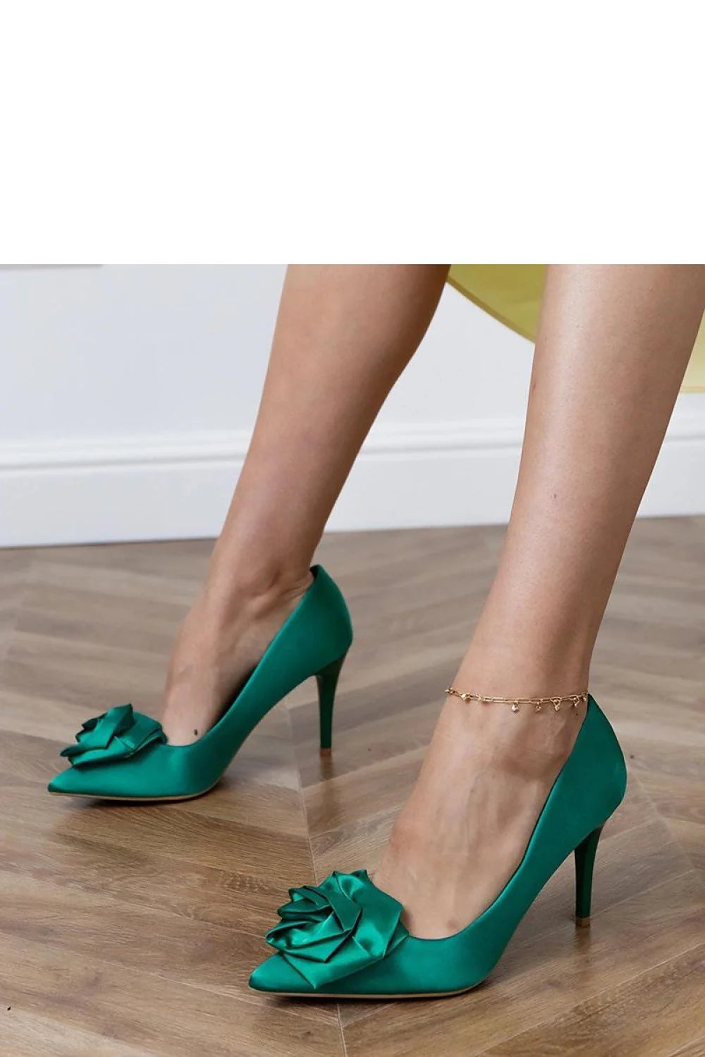 escarpins satinés vert émeraude bout pointu rosace talons aiguilles 9cm élégants sensuels confortables semelle cuir écologique mariage soirée chic