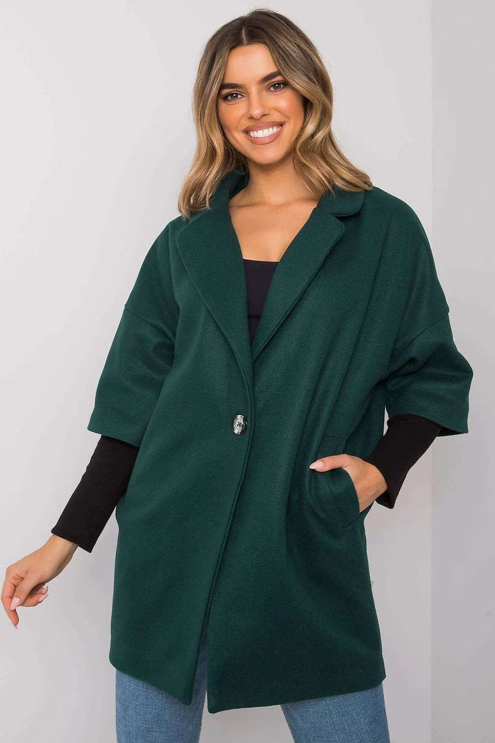 Manteau polyester noir oversize col droit manches longues poches latérales bouton métallique femme ample