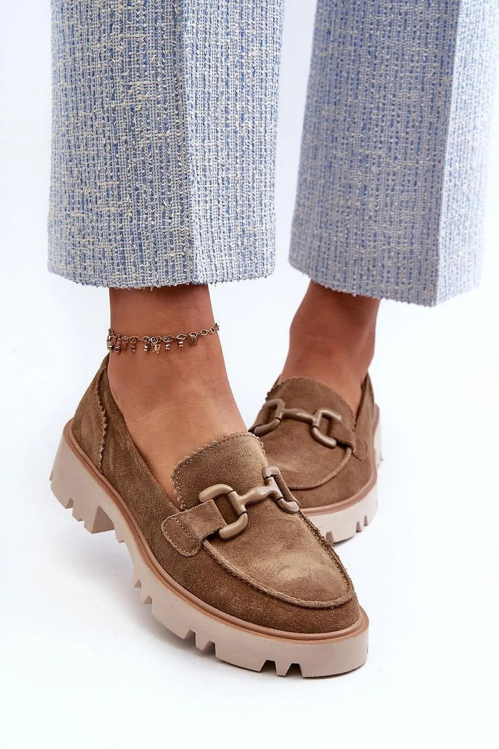 Moccasins pour femmes en daim naturel talon plat élément décoratif métal cuir suédé semelle plantaire cuir naturel hauteur tige 6 cm talon 4 cm