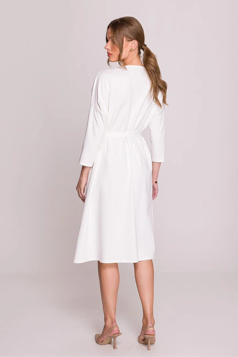 Robe de jour élégante oversize en tissu modal doux manches 3/4 ceinture incluse couleur blanche femme