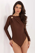 body femme manches longues coupe ajustée haute moulante marron chocolat jersey extensible doux encolure drapée asymétrique ornement métallique doré épaule