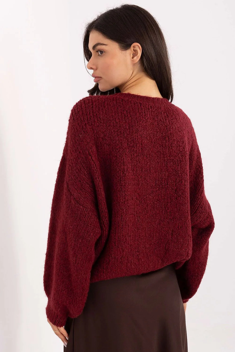 pull femme oversize maille épaisse bordeaux bouclée duveteuse col rond manches longues bouffantes épaules tombantes côtelés poignets confortable stylé