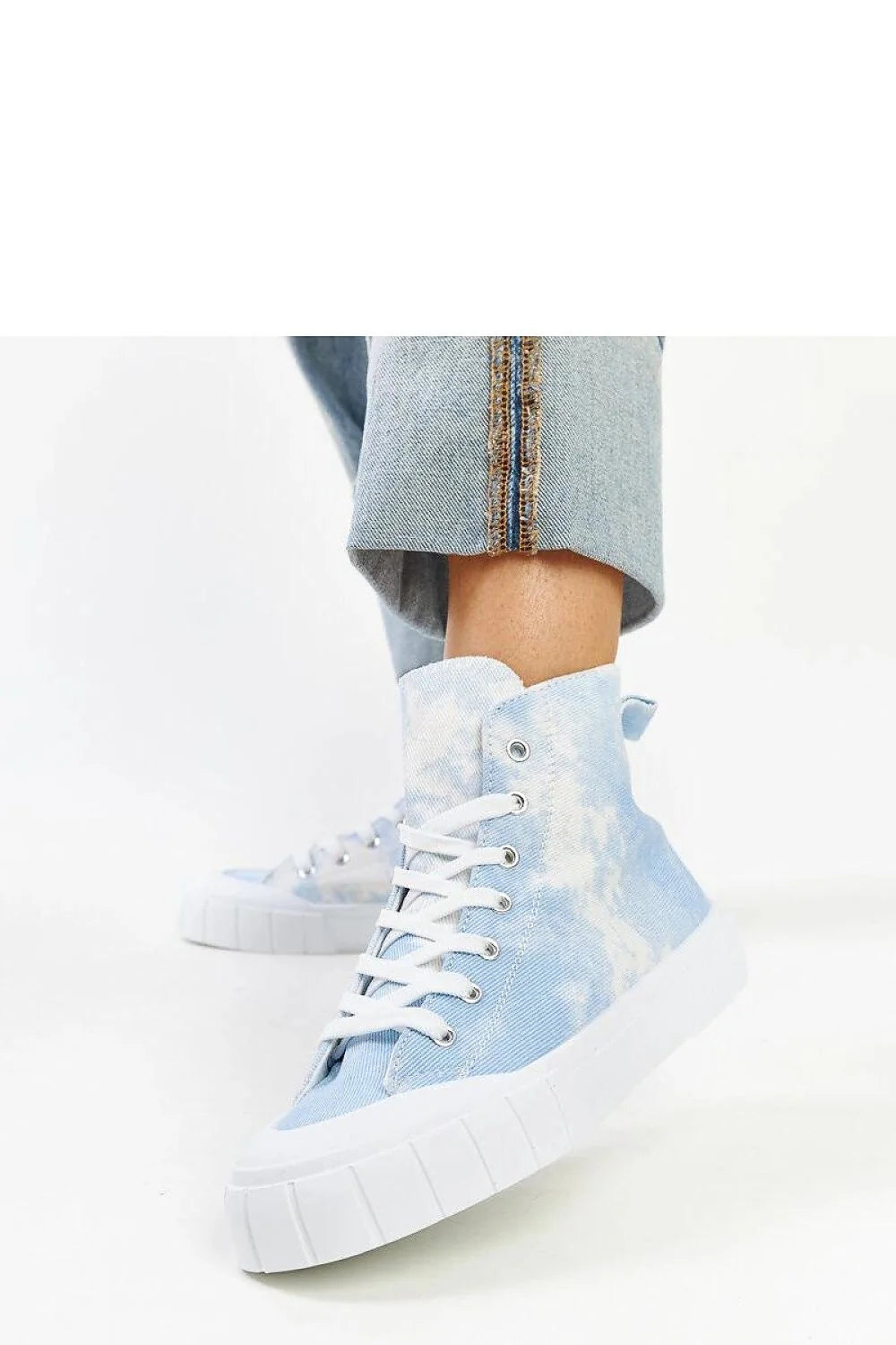 Baskets montantes pour femmes en toile bleu clair, style casual urbain, semelle en caoutchouc, laces blanches, look dégradé, confortable, polyvalente, sneakers modernes, high-top, mode tendance