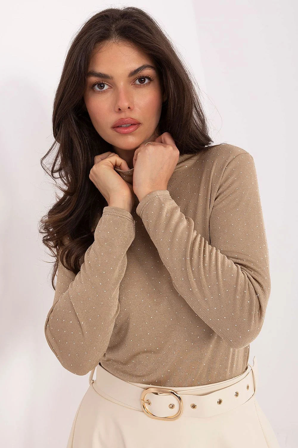 chemisier ajusté col montant manches longues viscose polyester extensible strass scintillant beige camel élégant doux confortable superposable soirée