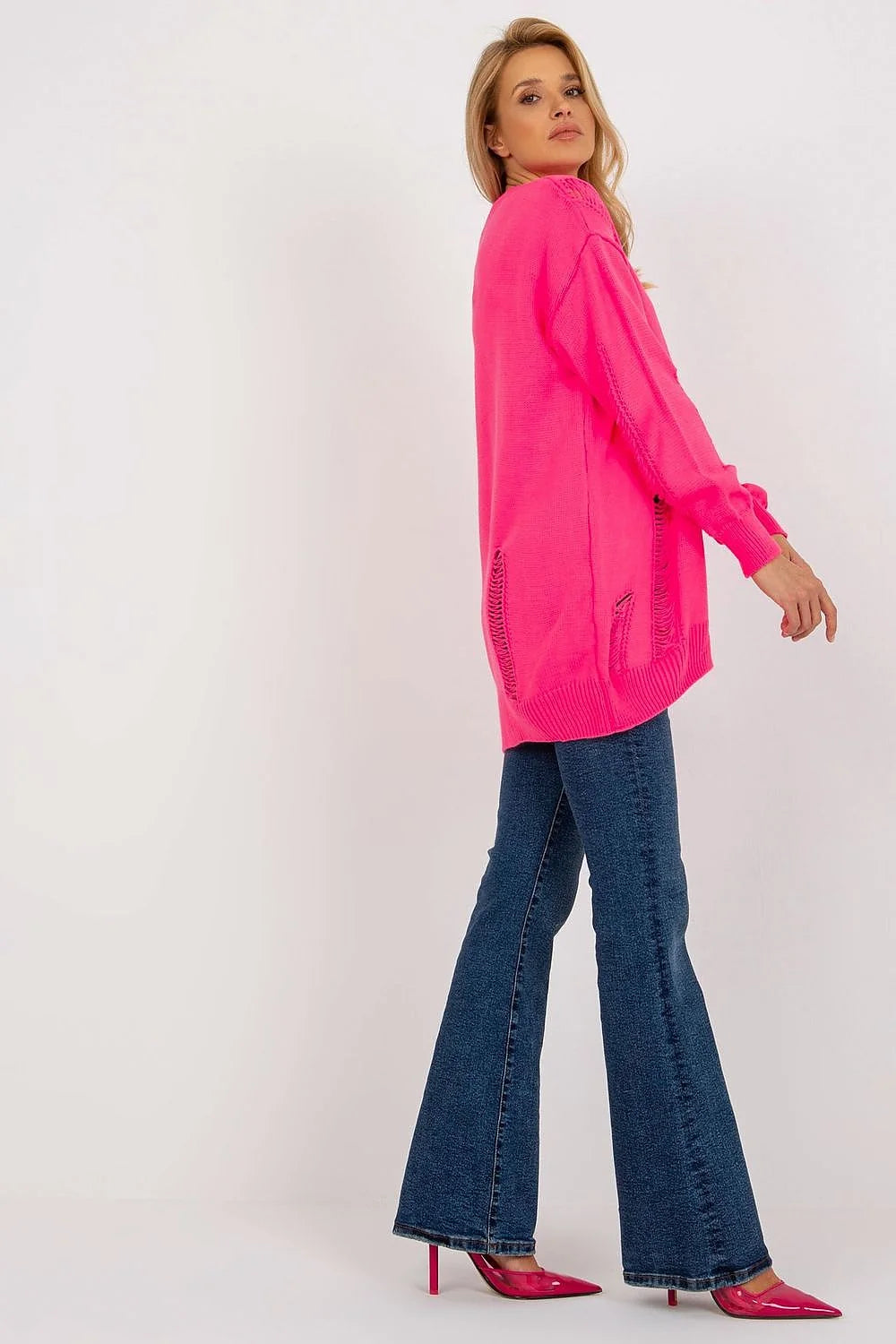 Cardigan pour femme modern design casual couleur fuchsia V-neck maille laine acrylique longueur généreuse boutons assortis poches effilées