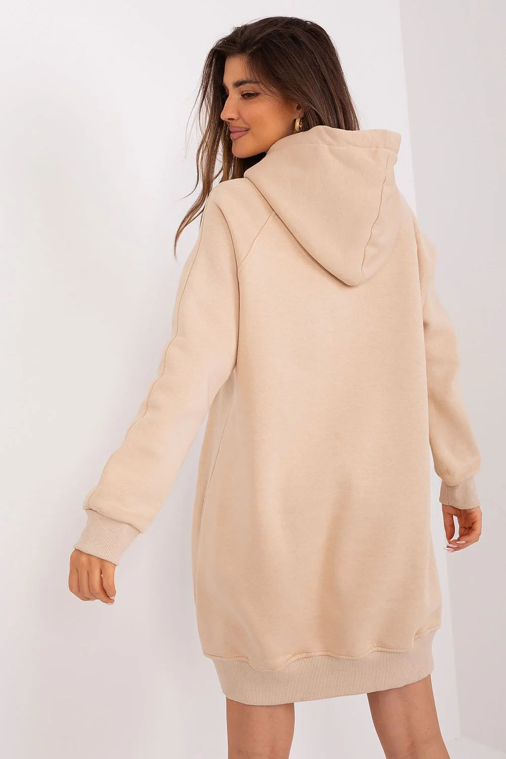 robe sweat long oversize capuche beige nude molleton poche kangourou cordons blancs bord cote chaleur isolant coton polyester