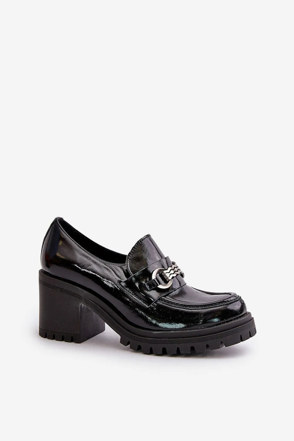 Mocassins à talons pour femmes style moderne élégant cuir verni noir détails métalliques talon confortable occasion bureau et loisirs