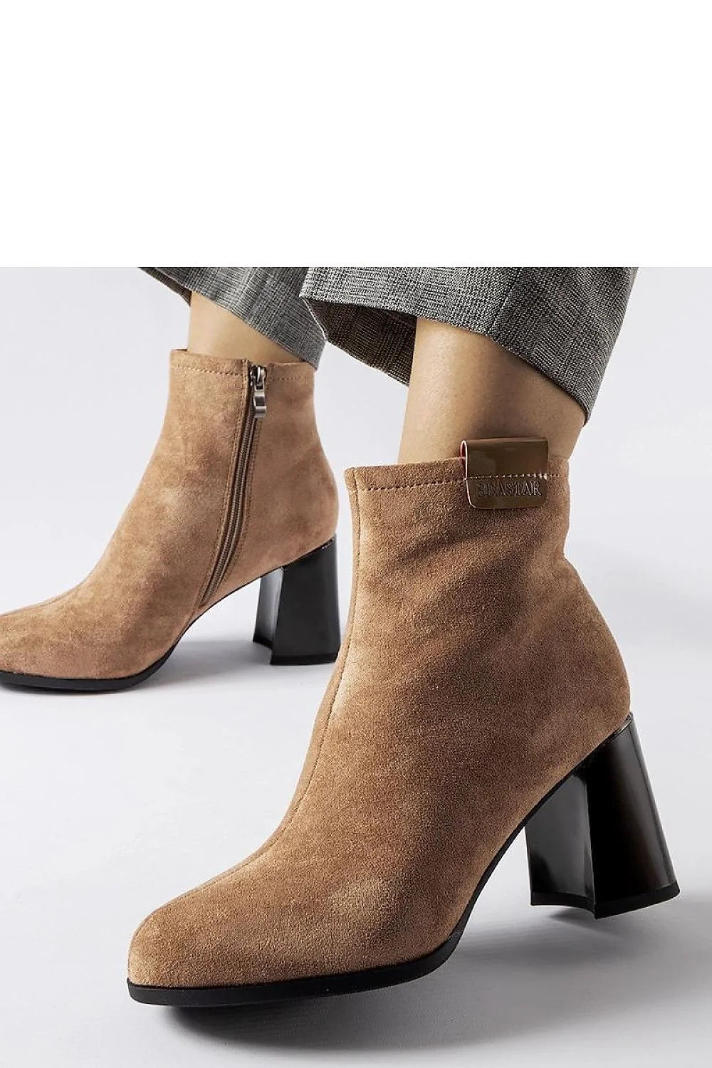 bottines femme cheville ajustée suédine camel talon moyen épais stable verni noir bout pointu fermeture éclair latérale discrète