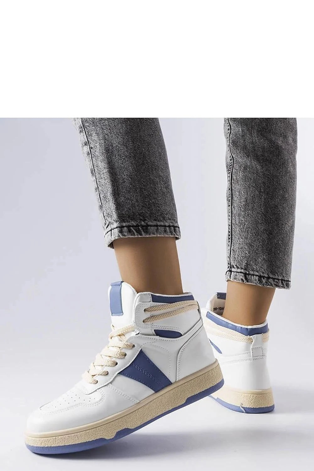 baskets montantes femme Solea cuir synthétique blanc empiècements bleu pâle semelle caoutchouc beige antidérapante bout perforé col rembourré maintien cheville
