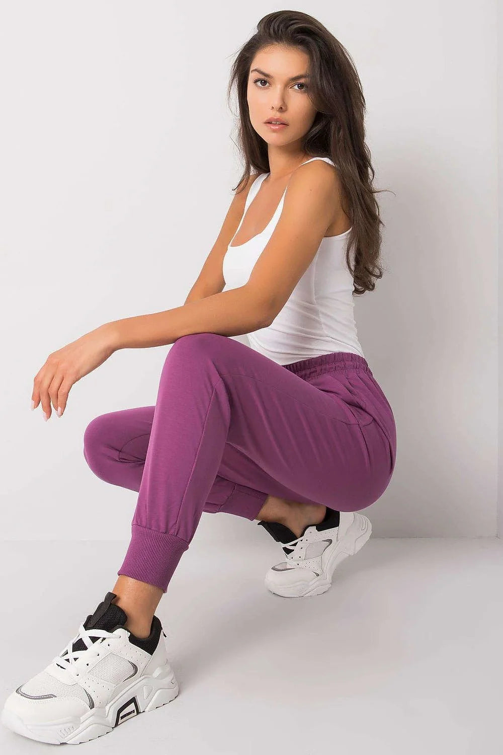 Pantalon survêtement Fancy pour femmes, style moderne, confortable, taille élastique, polyester et coton, poches latérales, finitions côtelées, occasion quotidienne, look sportswear