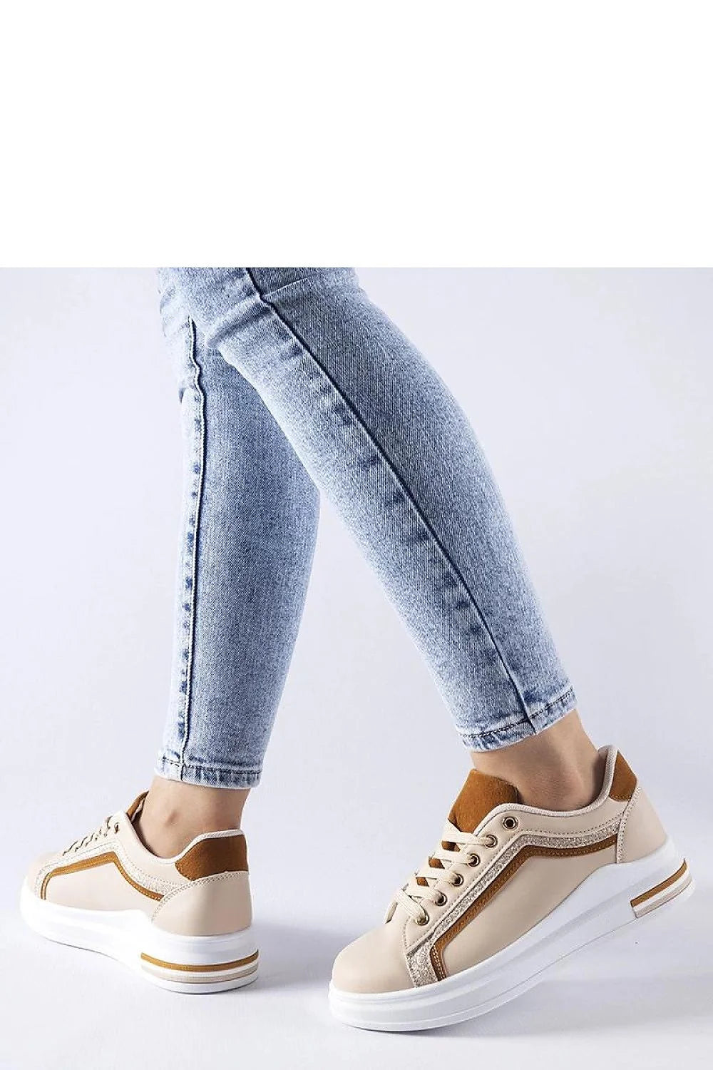 Baskets élégantes moderne femme beige marron doré cuir synthétique semelle blanche lacets coton minimaliste confortable été