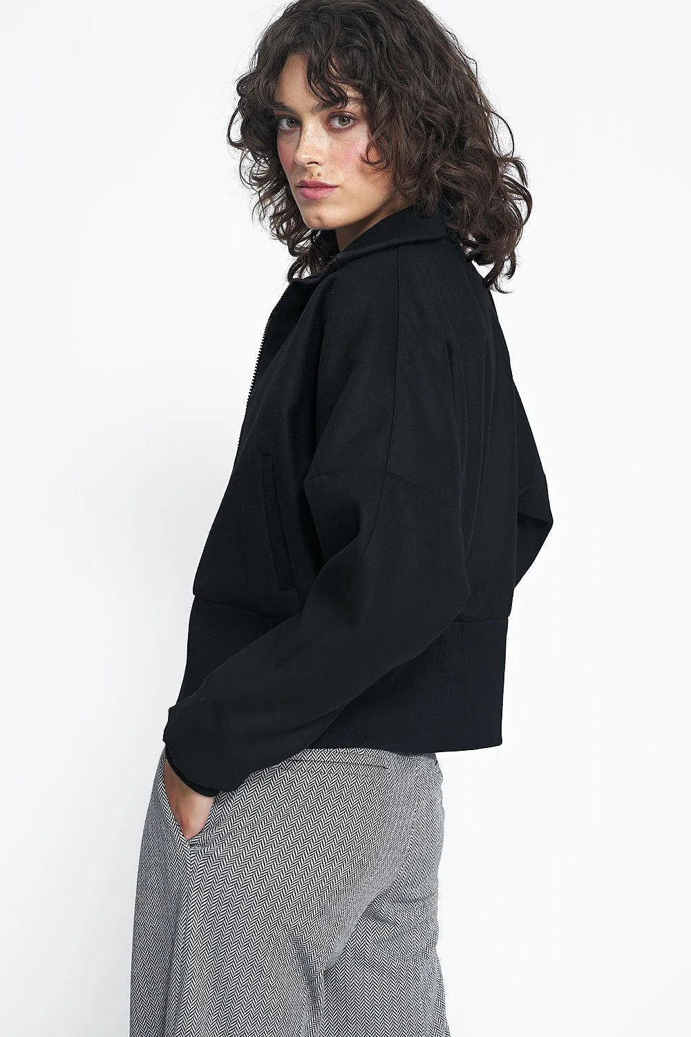 Veste urbaine féminine noire oversize polyester spandex viscose automne printemps coupe cintrée taille ajustable femme