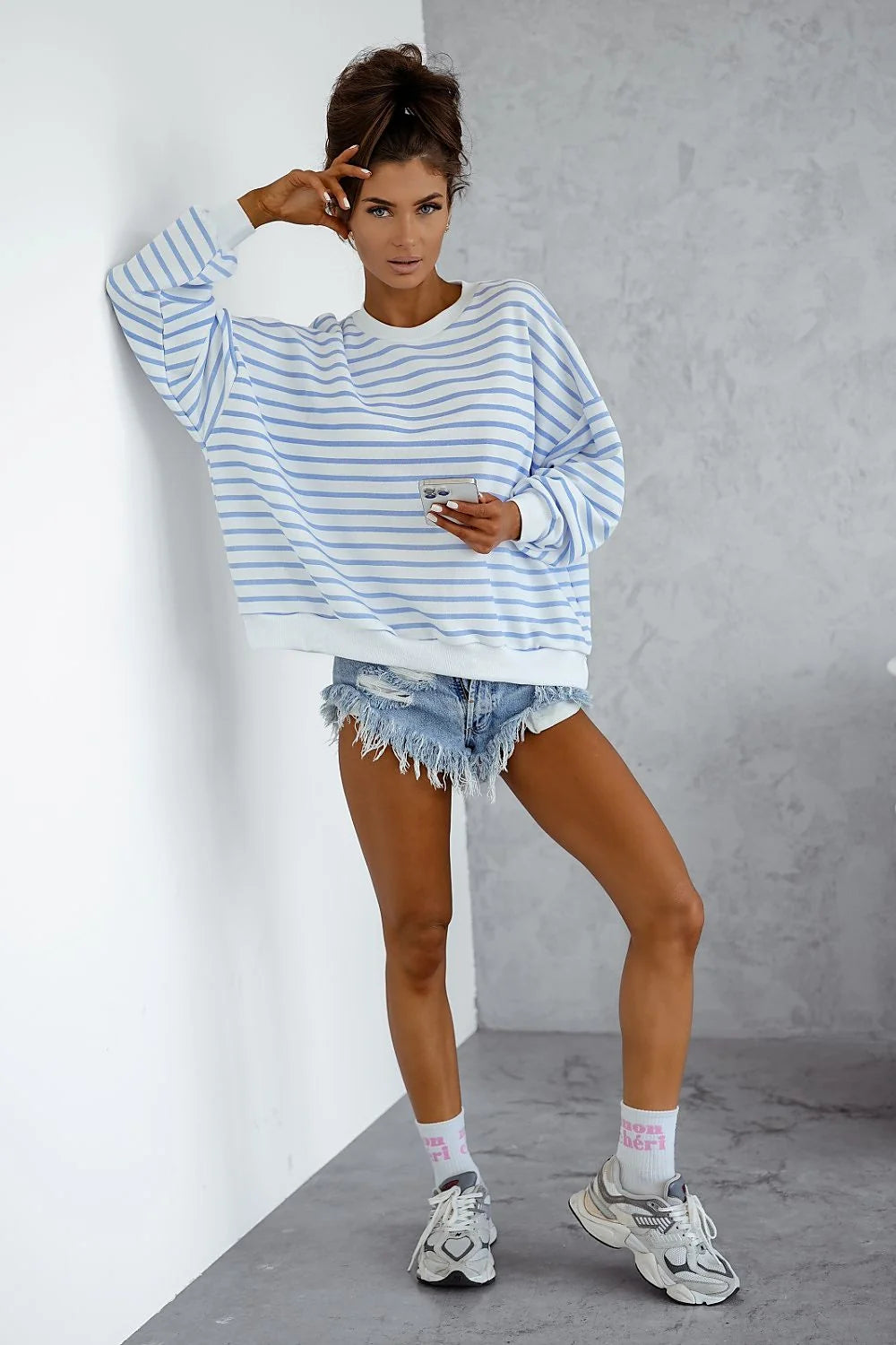 Sweatshirt femme décontracté style urbain motif rayures bleues coupe ample manches longues col rond