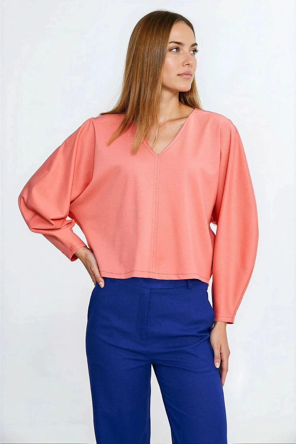 chemisier oversize corail viscose doux tombé structuré encolure V manches ballon chauvesouris épaules tombantes ourlet court casual chic taille haute
