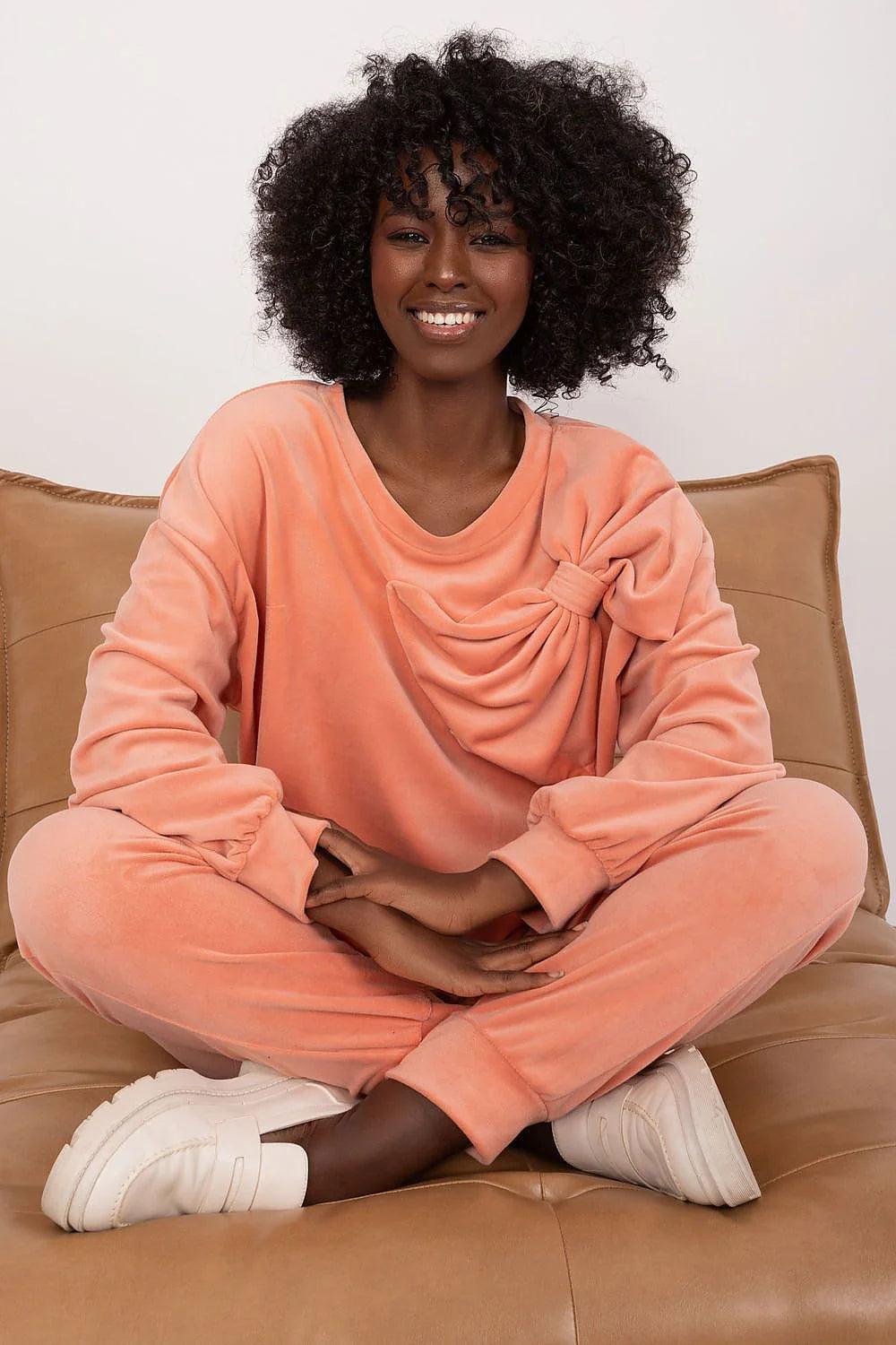 Ensemble Italy Moda sweatshirt et pantalon velours polyester doux couleur rose saumon style féminin moderne femmes