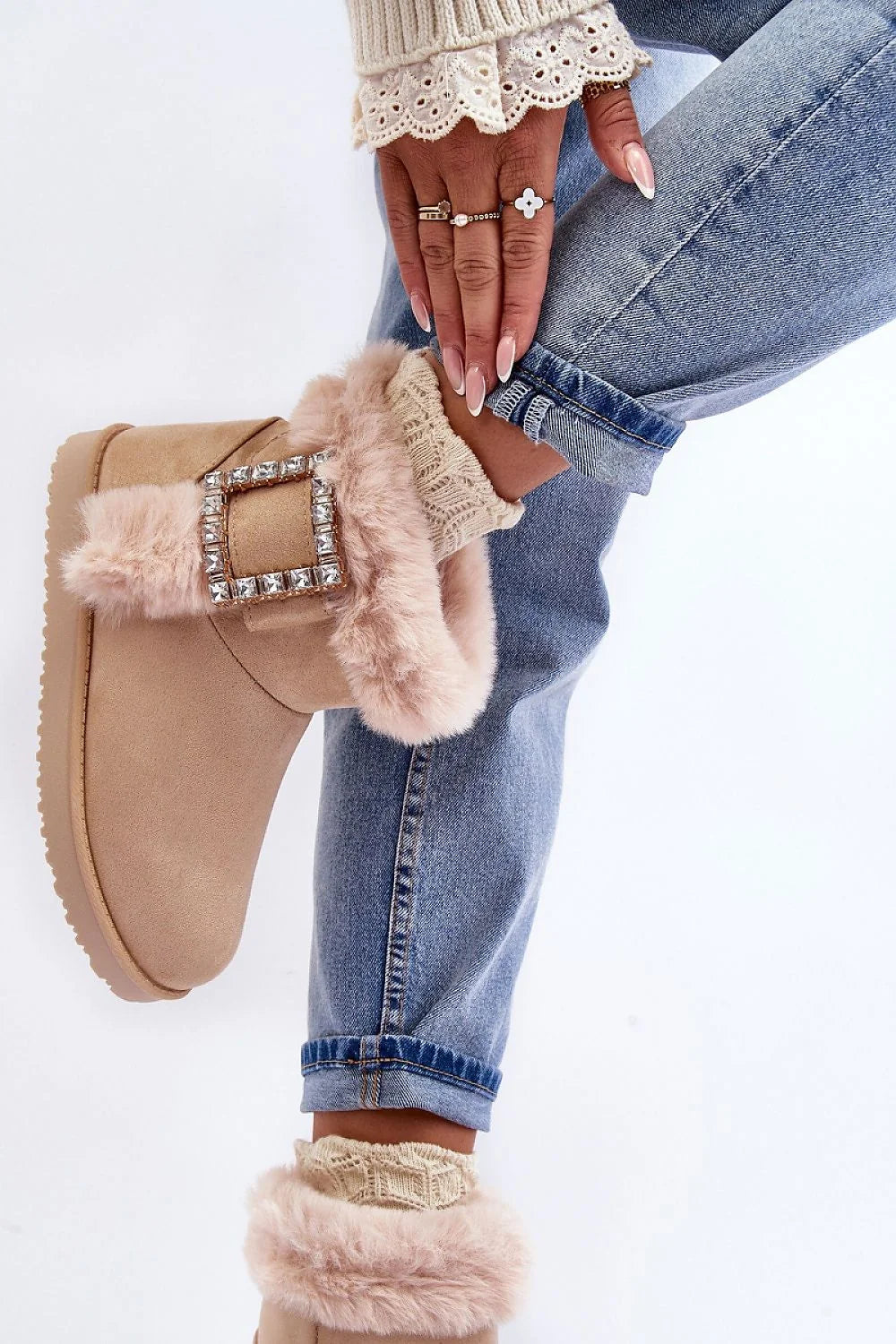 Bottes de neige modernes pour femmes en suédine beige fourrure intérieure semelle caoutchouc strass déco occasion hiver