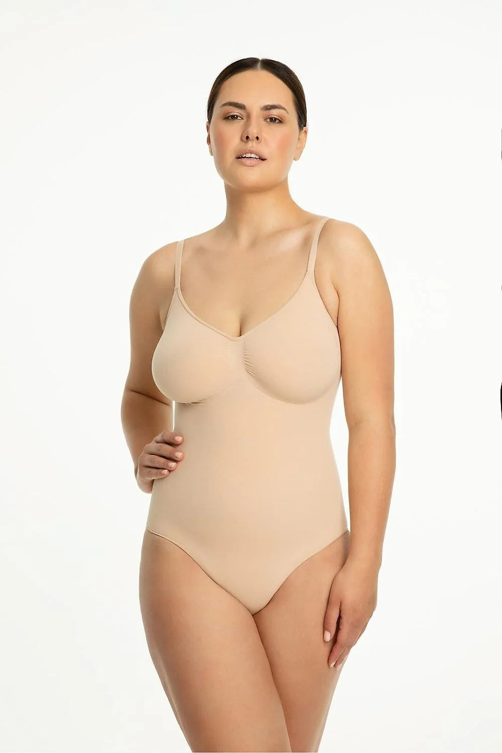 body gainant sculptant moulant nude coques intégrées bonnets moulés bretelles fines réglables maintien naturel matière extensible sans coutures lisse invisible