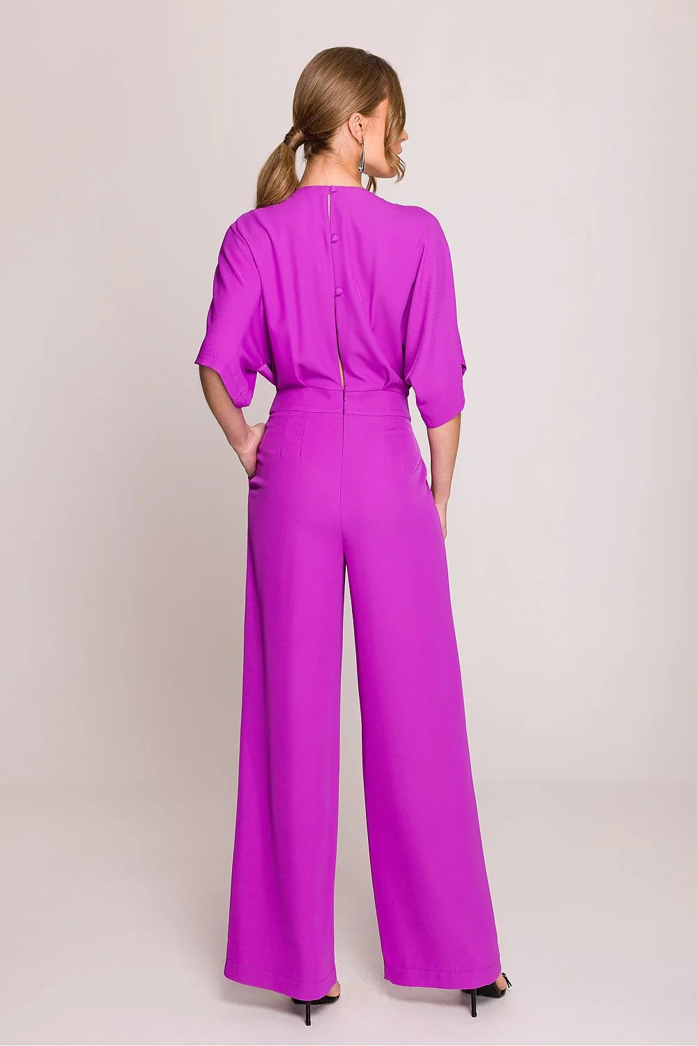 Combinaison féminine élégante couleur fuchsia vif polyester élasthanne coupe ample manches mi-longues pantalon large poches latérales occasion semi-formelle femme mode 2023