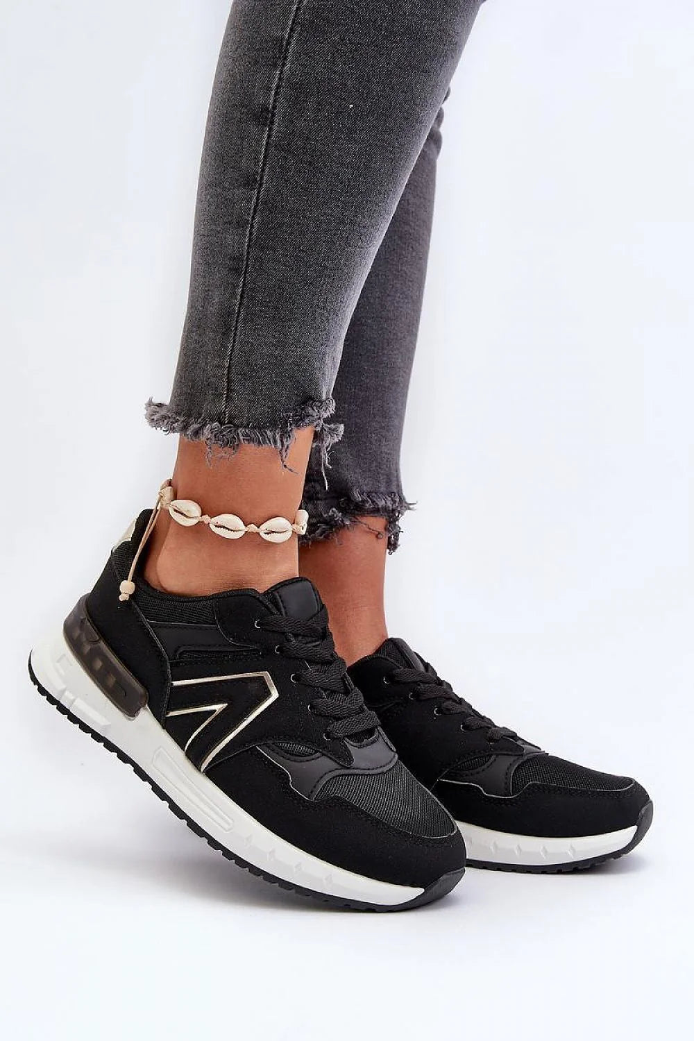 Chaussures de sport modernes pour femmes en cuir artificiel, plateforme discrète, design élégant, confortable, style décontracté
