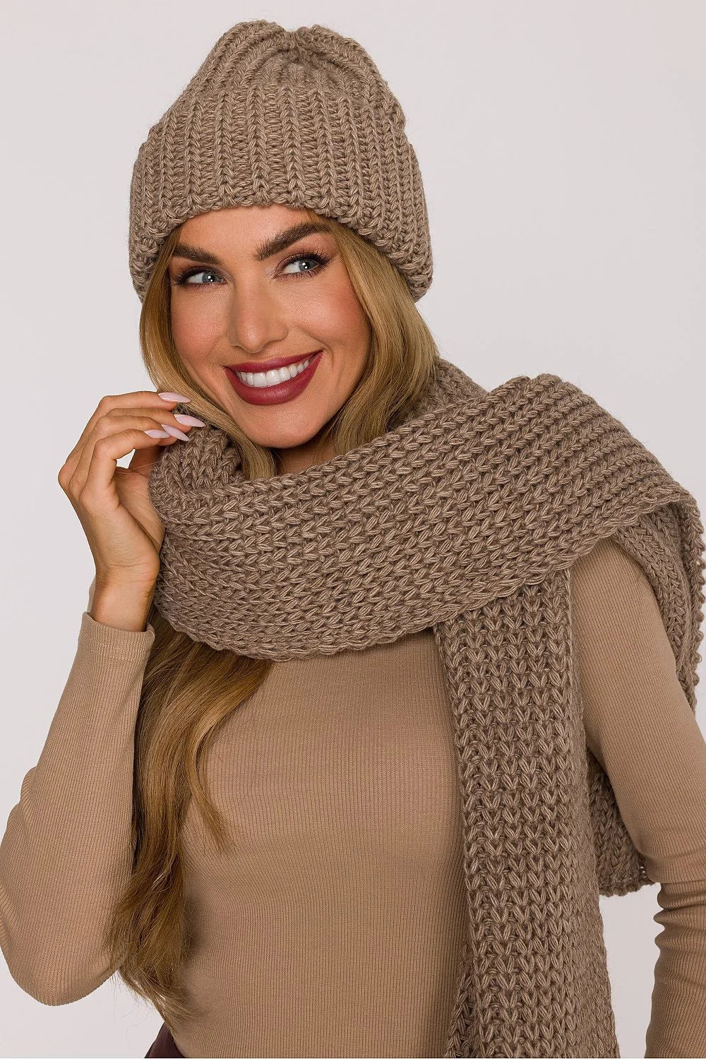 châle long oversize femme grosse maille tricotée taupe beige cosy enveloppant côtelée épaisse douce acrylique nylon large casualchic