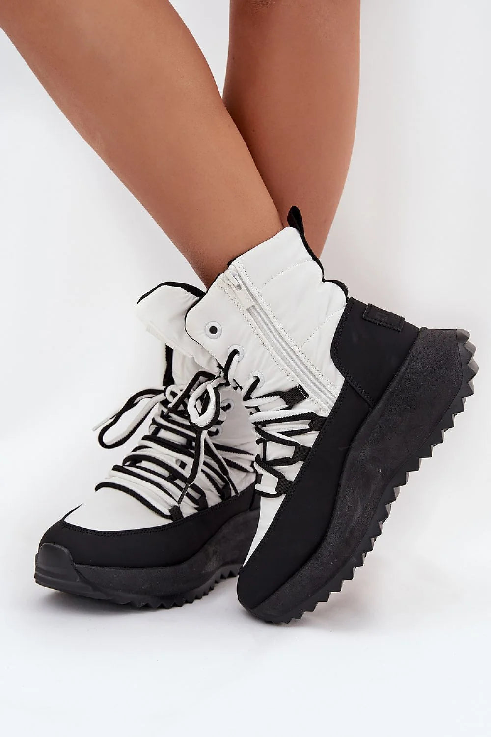 bottes neige BigStar chaudes fourrure doublure semelle plateforme crantée isolation thermique matelassée bicolore noir blanc lacets zippée maintien confort urbain