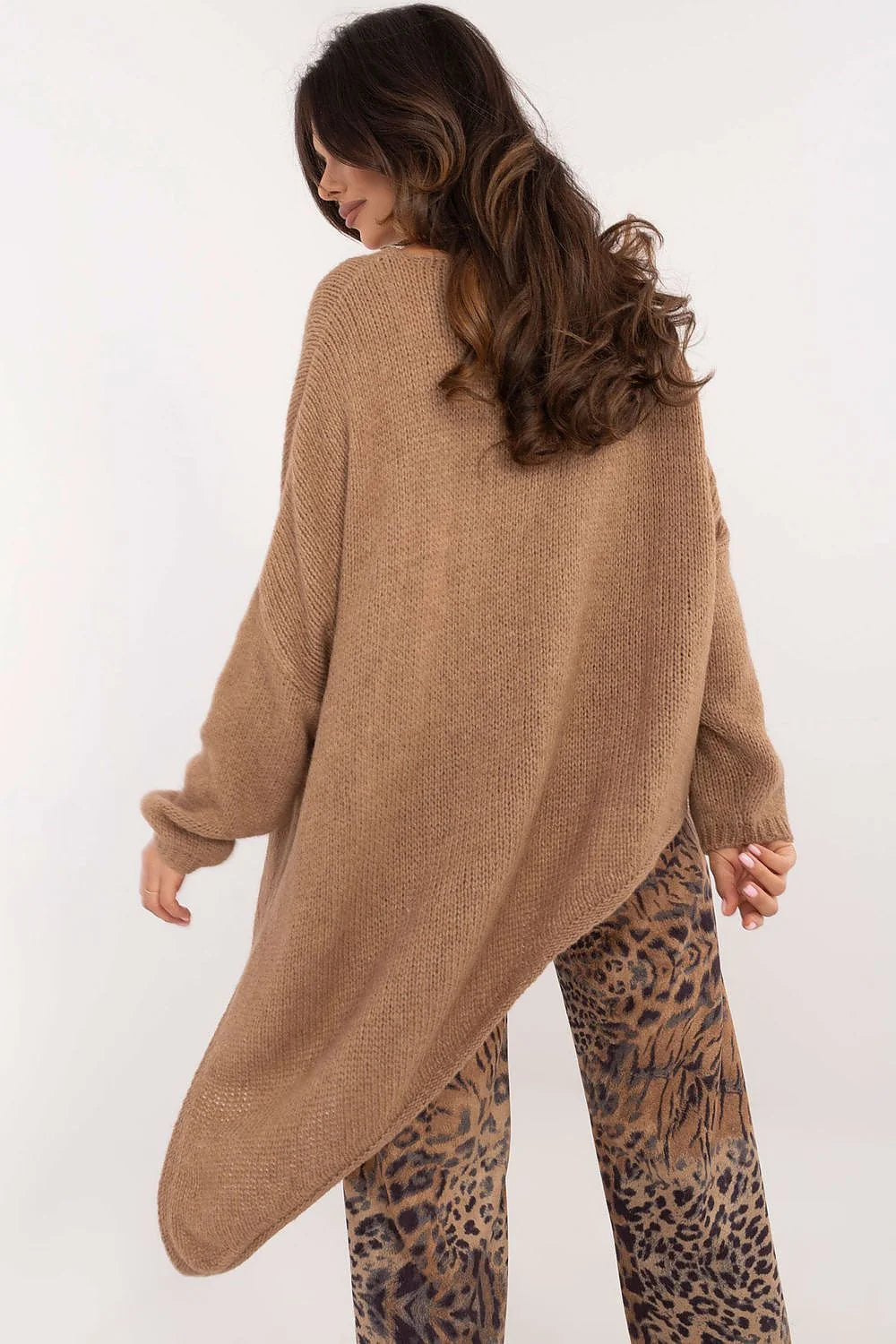 Pull Och Bella pour Femme en Polyacrylique et Viscose, Coupe Asymétrique, Manches Longues, Style Relâché, Couleur Camel