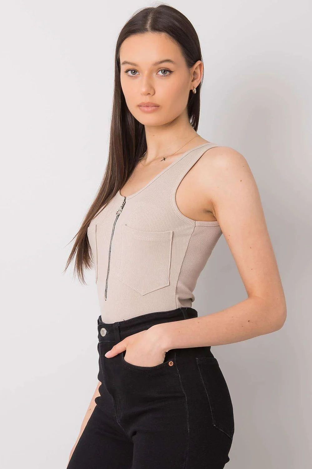 Débardeur femme design moderne épuré col rond ajusté poches plaquées fermeture éclair curseur métal coton mélangé élasthanne 5 polyester 95 rose pâle été mode