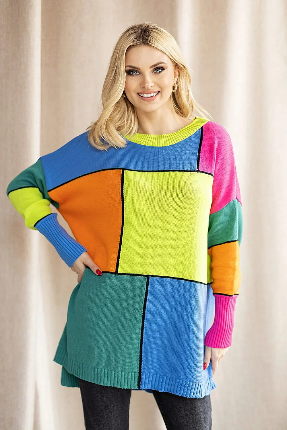 Pull-over audacieux pour femme avec motif géométrique coloré, coupe ample, manches longues, finitions côtelées, en maille acrylique et coton, parfaits pour les looks modernes et expressifs