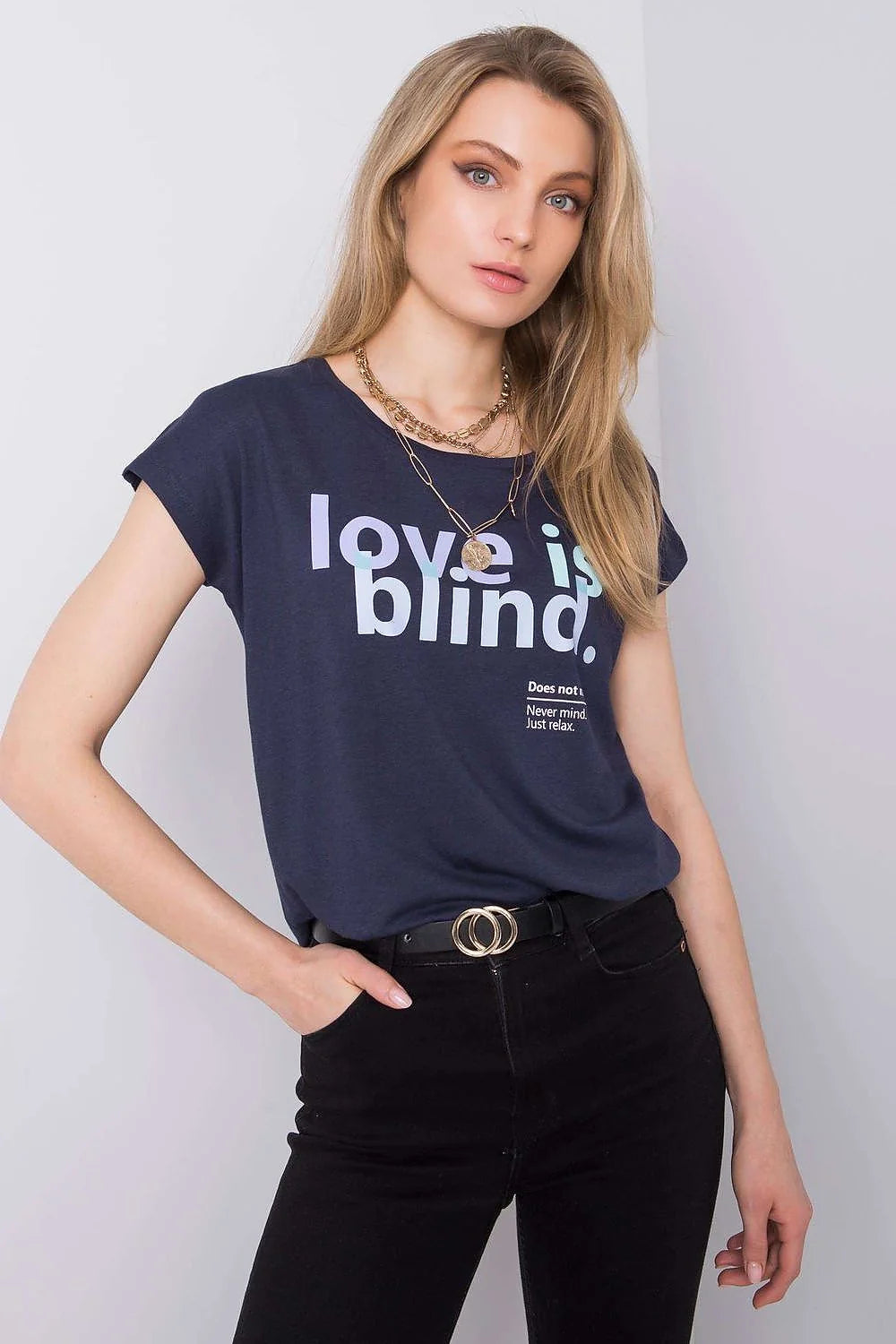 T-shirt Stitch&Soul pour femme, design moderne 'love is blind', couleur bleu marine, coton 50% modal 50%, coupe droite, manches courtes, encolure ronde, style décontracté, idéal pour quotidien et occasions spéciales