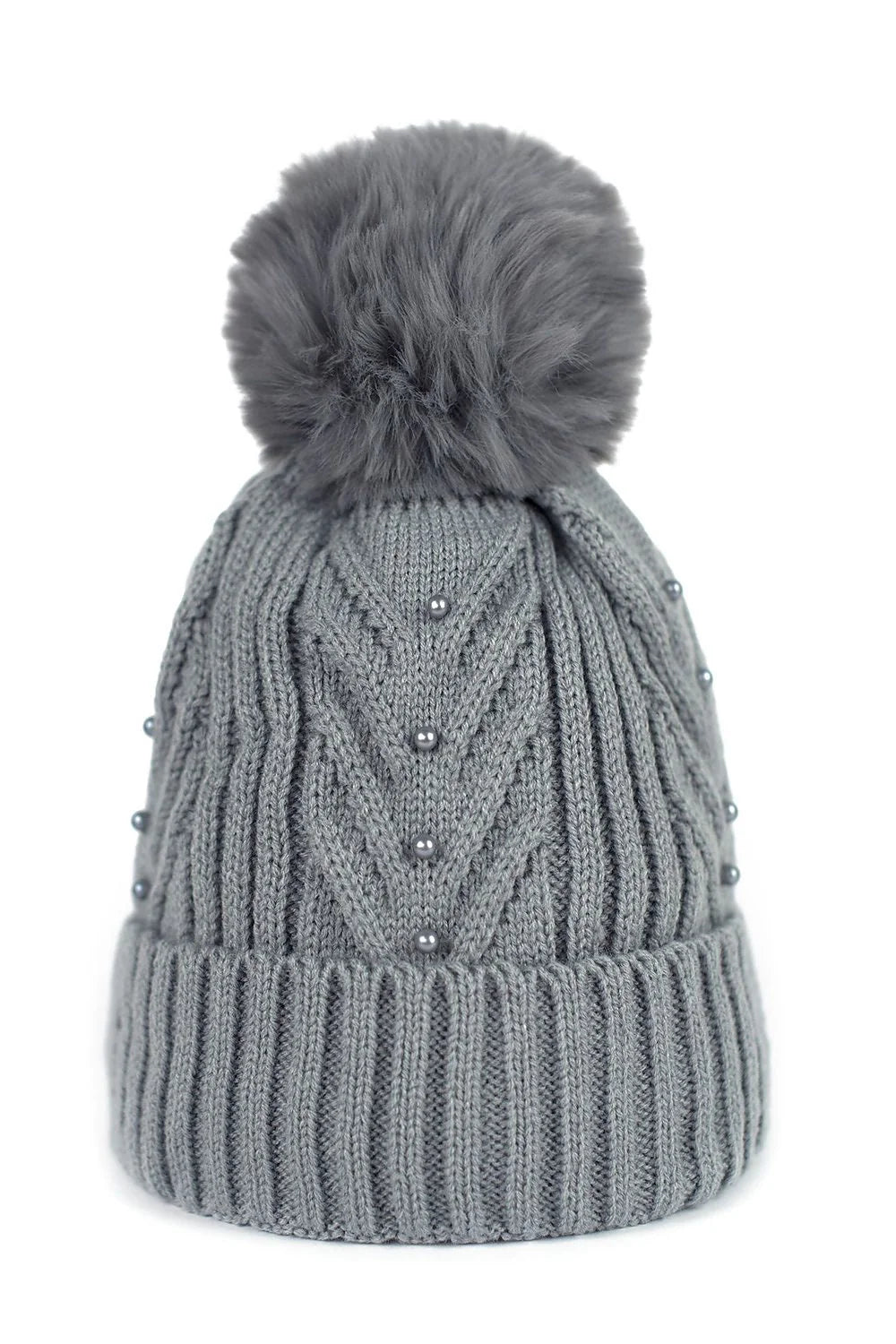 Bonnet d'hiver élégant pour femme en maille tricotée grise à motifs chevrons, perles décoratives et pompon en fausse fourrure, doublure autour des oreilles, confort et style pour les jours froids