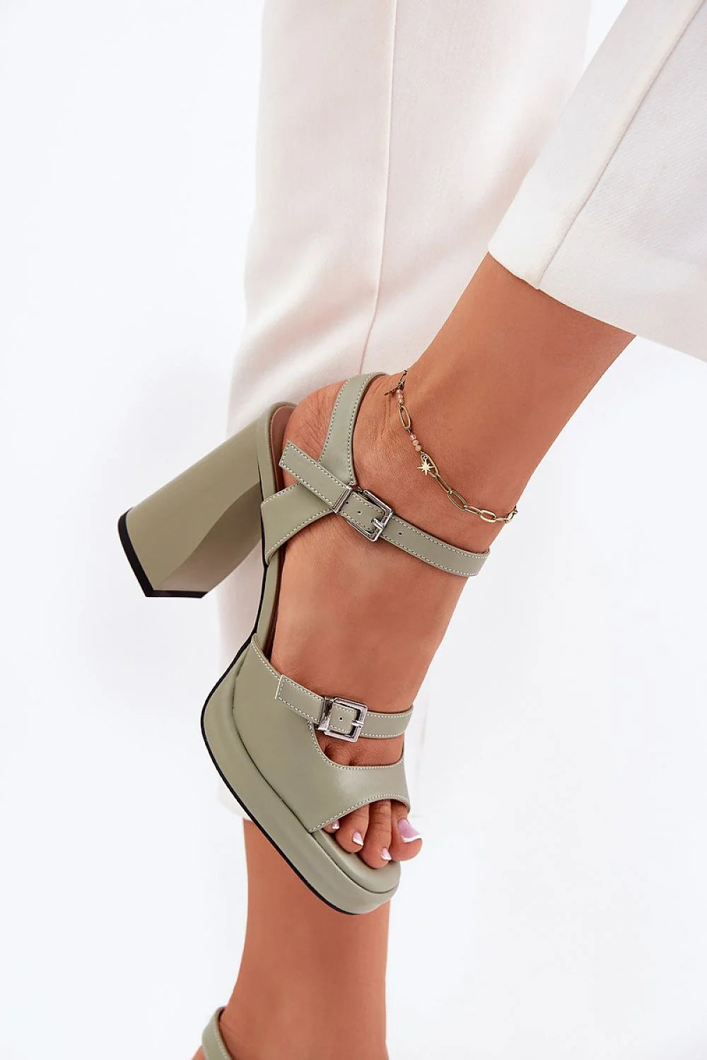 sandales femmes talon block cuir imitation vert sauge peeptoe plateforme compensée carré double bride réglables semelle rembourrée confortable élégantes