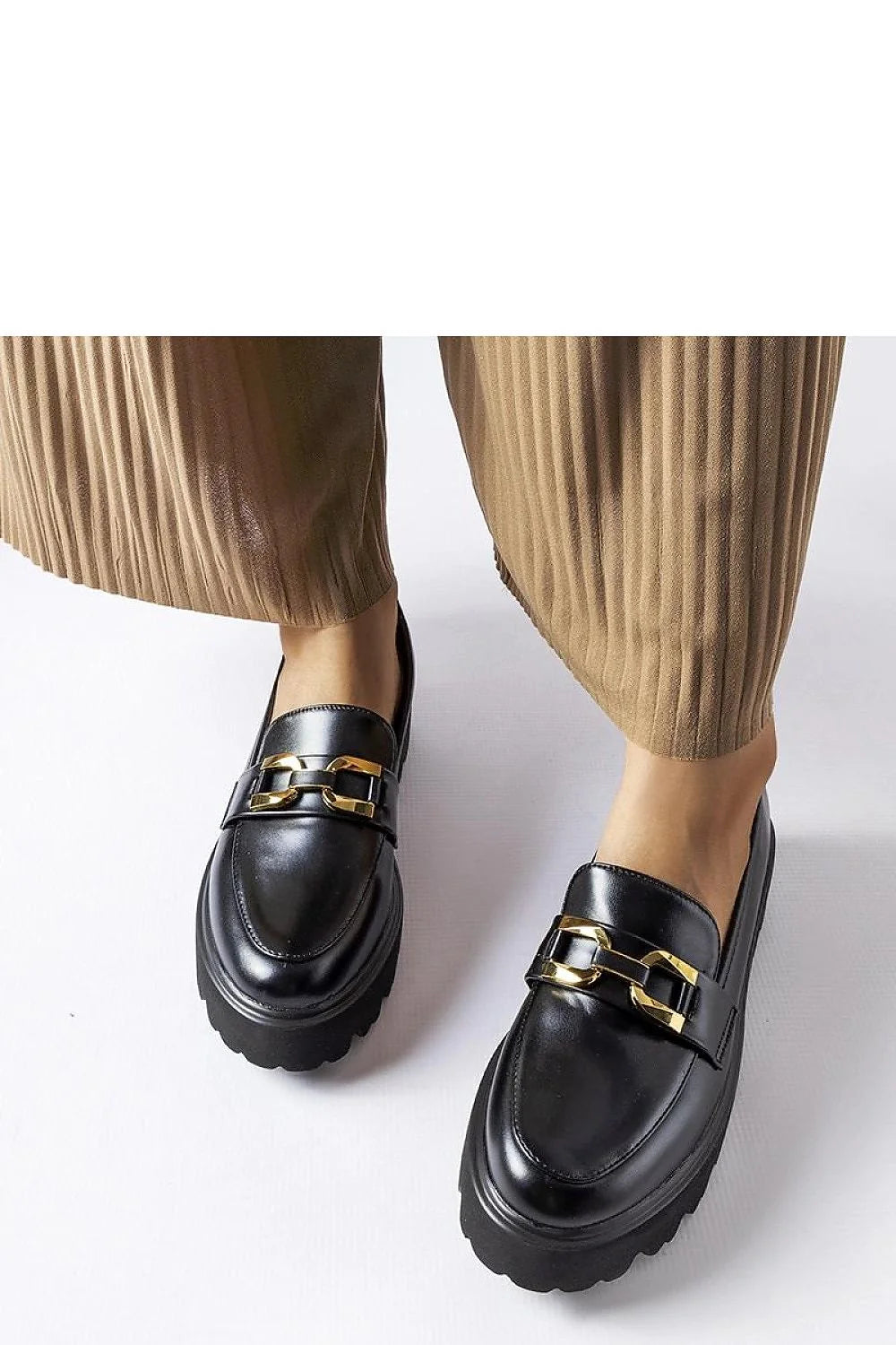Moccasins Solea cuir noir ornement doré bout en amande semelle épaisse crantée femme élégance moderne versatile