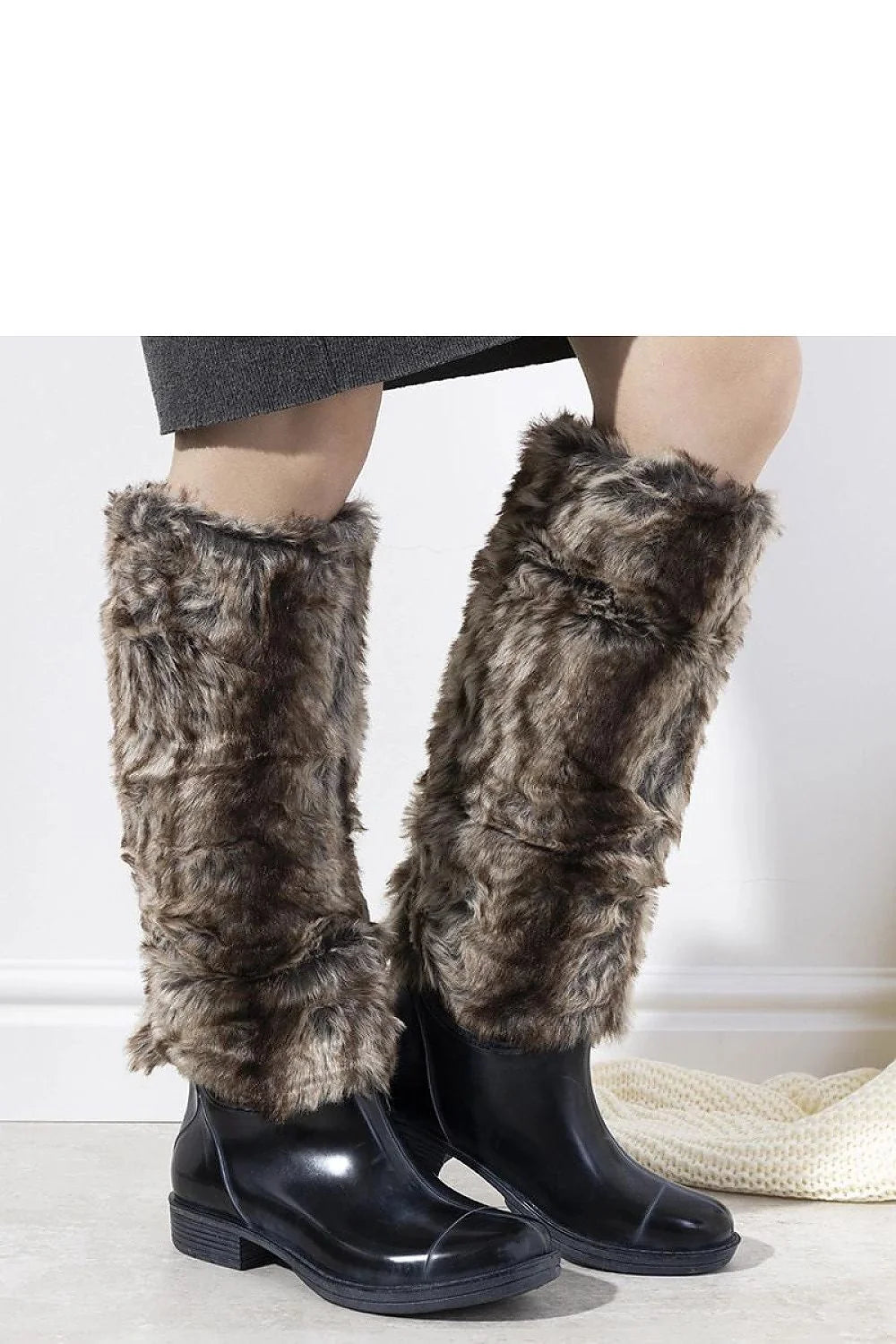 guêtres fourrure synthétique femmes longueur genou brun gris marbré pelucheuse chaude cosy montagnard glamour