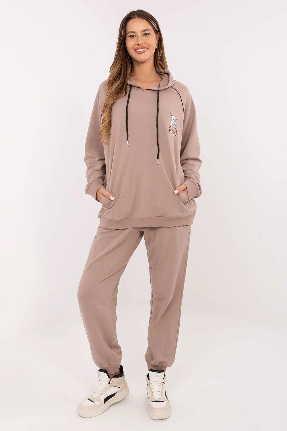 ensemble survêtement femme taupe molleton doux extensible coton élasthanne sweat capuche oversize cordon embouts métalliques broderie zircons subtils