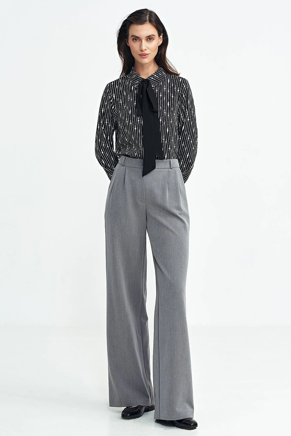 Chemise manche longue Nife design épuré motif rayures losanges noir blanc coupe ample col classique nœud foulard polyester soie femmes