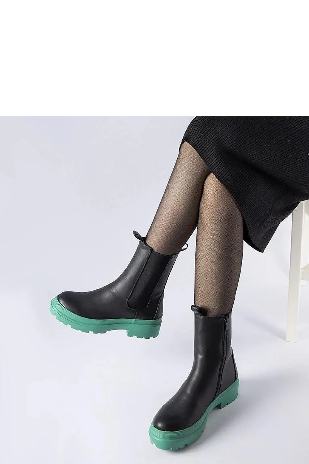 bottes montantes cuir noir semelle verte caoutchouc plateforme crantée bout rond fermeture éclair intérieure talon épais antidérapante languette urbain confortable