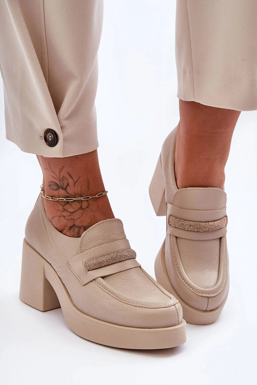 mocassins femme beige cuir naturel talon bloc plateforme légère bout carré épuré grainé texturé bride strass slipon confort