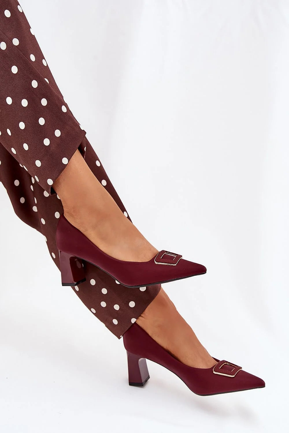 escarpins femme bordeaux simili cuir talon colonne verni moyen empeigne satinée boucle carrée dorée bout pointu élégant chic