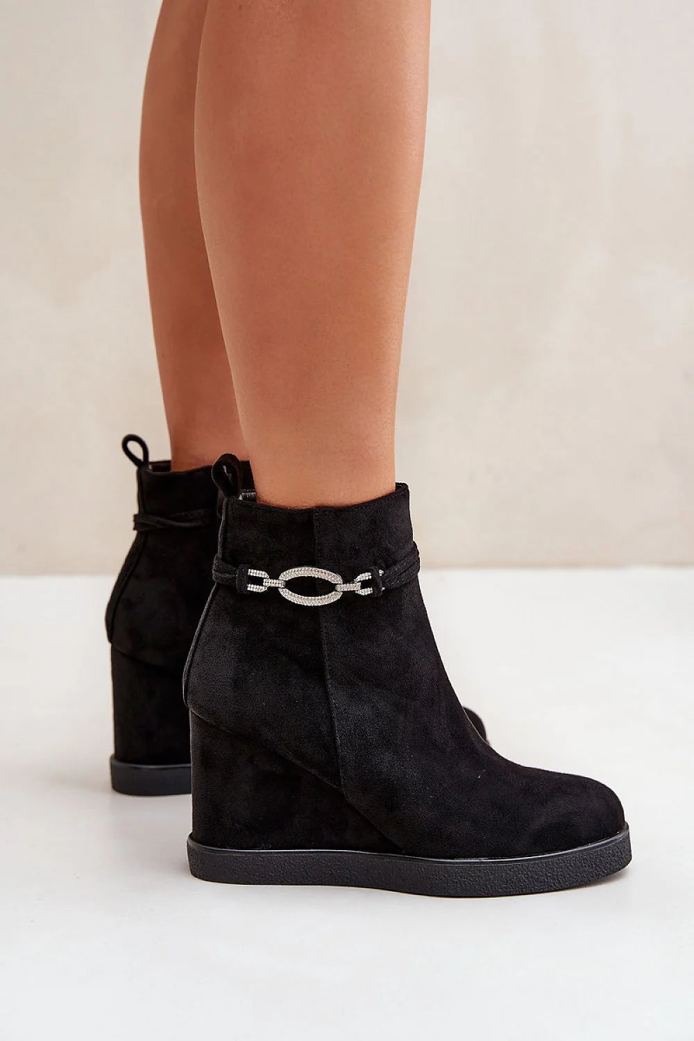 Bottines cothurnes pour femmes modernes élégantes suédine noire zip latéral boucle métal talon compensé chauffe confort mi-saison ville casual semi-formel