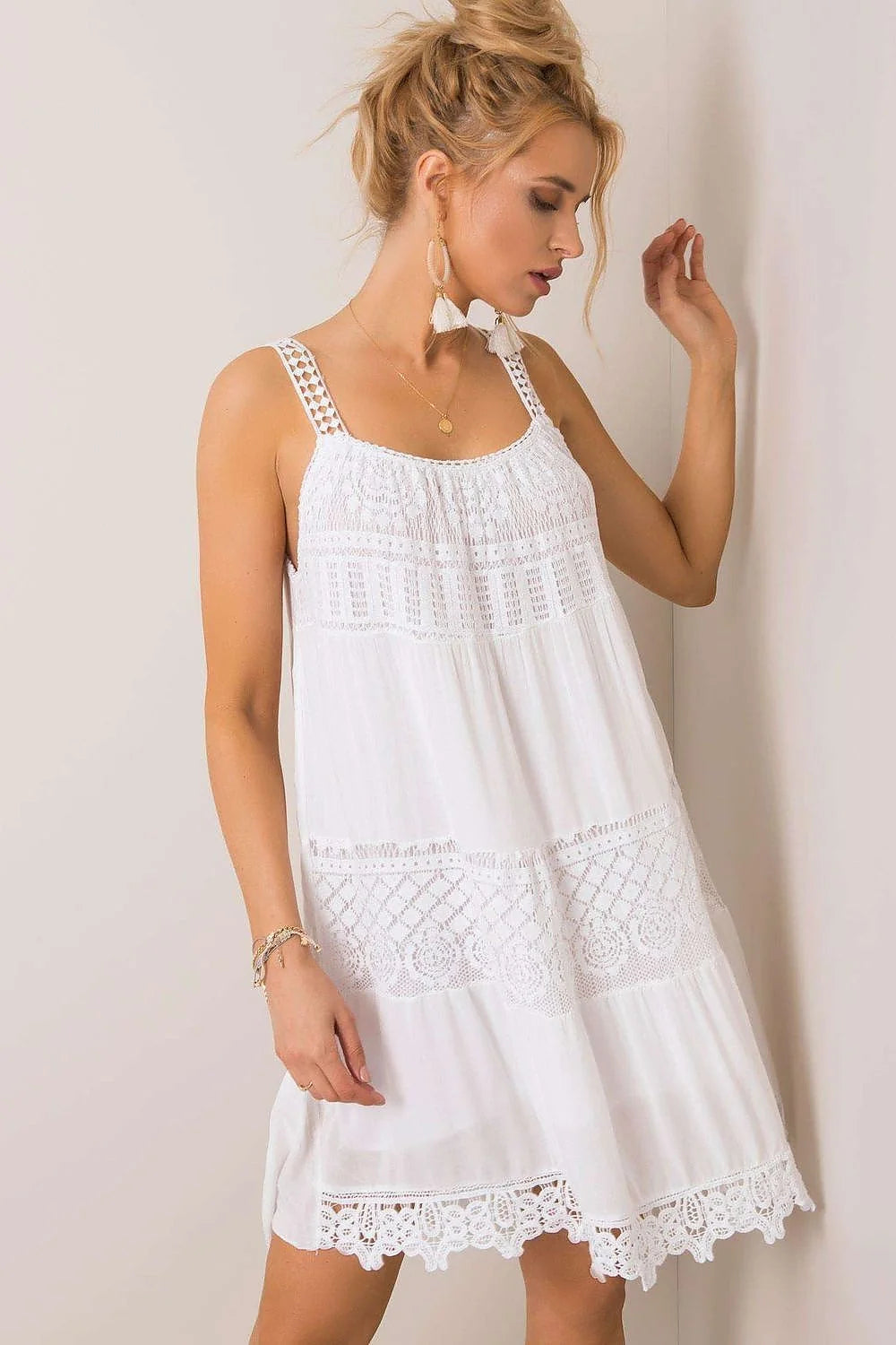 Robe de jour Och Bella, design fluide, dentelle floral, coupe ample, sans bretelles, viscose 100%, été, femme, occasion décontractée, sortie, robe courte, style boho-chic, robe noire, confort optimal