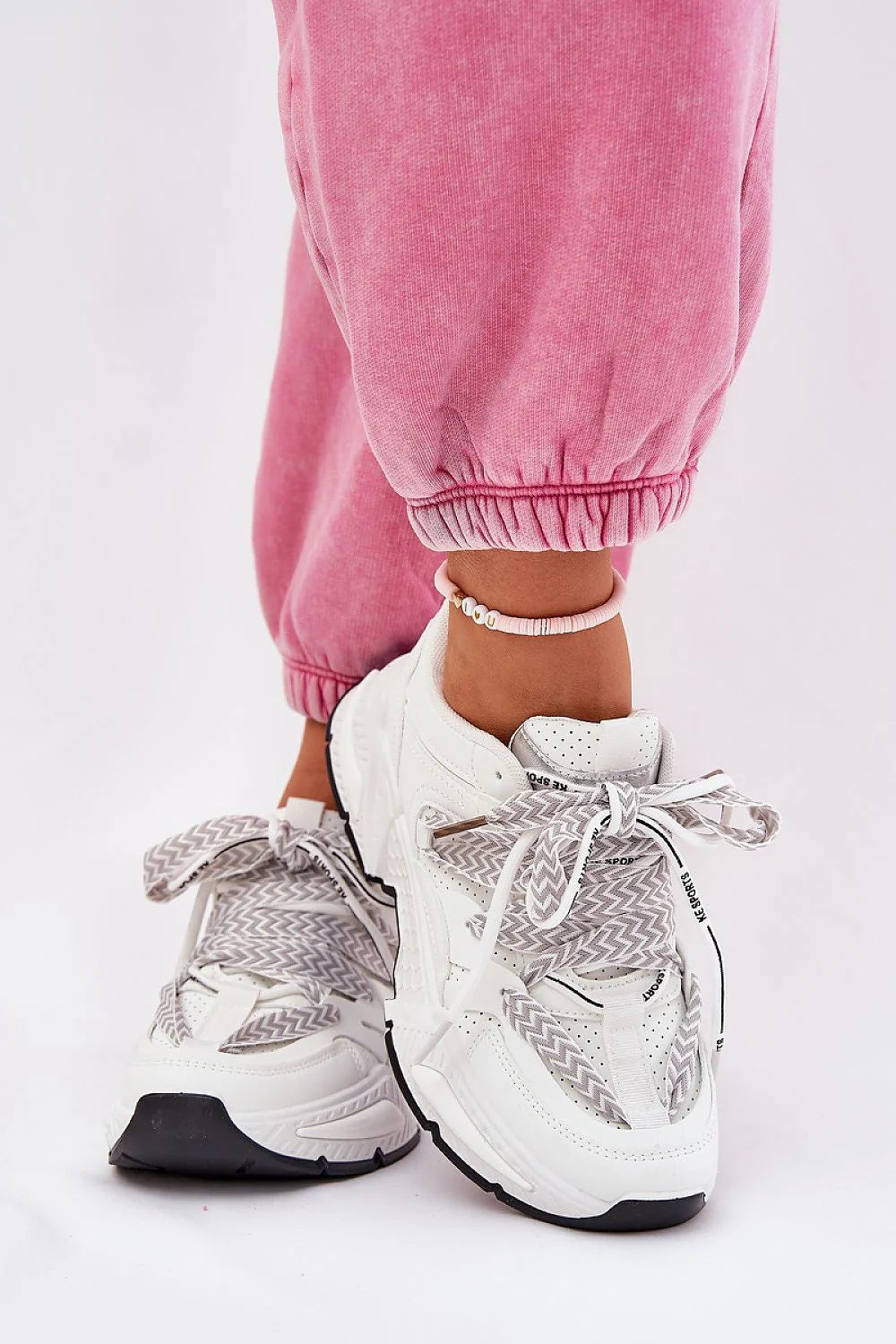 Ensemble jogging et baskets femmes rose délavé blanc cassé style sportswear confortable
