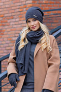 Ensemble hiver élégant pour femme bonnet écharpe manteau gants gris anthracite camel laine confort style